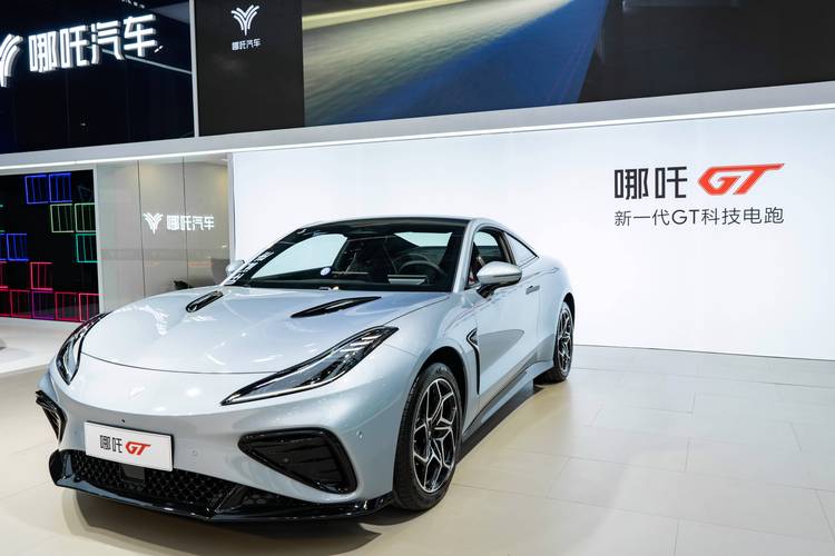 惠州278哪吒汽车在智能汽车领域的表现，领途汽车在新能源汽车市场中的影响力